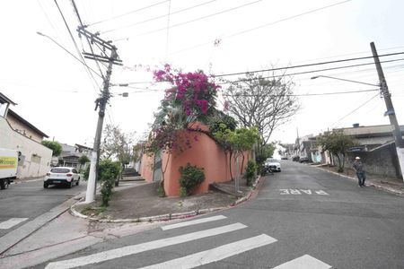 Casa à venda com 230m², 2 quartos e 3 vagas Casa à venda com 230m², 2 quartos e 3 vagasFachada