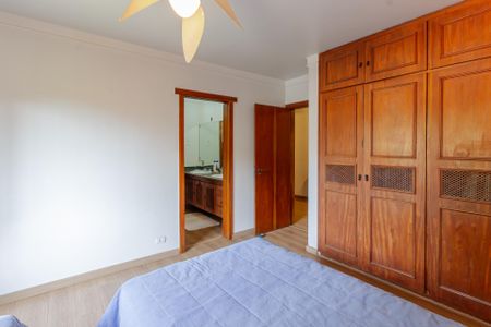 Casa à venda com 450m², 4 quartos e 5 vagas Casa à venda com 450m², 4 quartos e 5 vagasQuarto