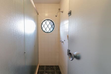 Casa à venda com 450m², 4 quartos e 5 vagas Casa à venda com 450m², 4 quartos e 5 vagasBanheiro Suíte 2