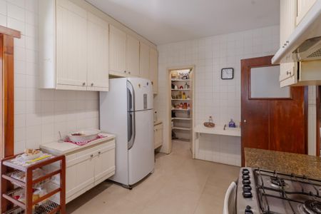 Casa à venda com 450m², 4 quartos e 5 vagas Casa à venda com 450m², 4 quartos e 5 vagasCozinha