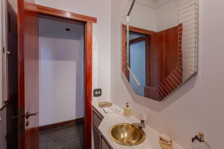 Casa à venda com 450m², 4 quartos e 5 vagas Casa à venda com 450m², 4 quartos e 5 vagasLavabo