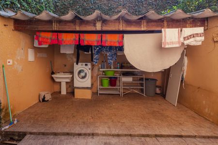 Casa à venda com 450m², 4 quartos e 5 vagas Casa à venda com 450m², 4 quartos e 5 vagasÁrea de Serviço