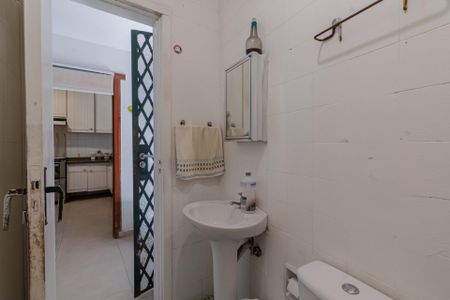 Casa à venda com 450m², 4 quartos e 5 vagas Casa à venda com 450m², 4 quartos e 5 vagasBanheiro de serviço