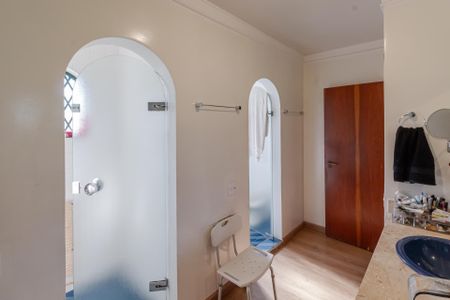 Casa à venda com 450m², 4 quartos e 5 vagas Casa à venda com 450m², 4 quartos e 5 vagasBanheiro Suíte 3