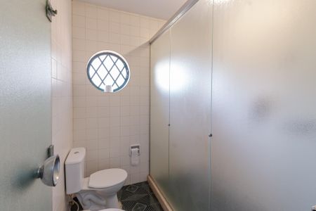 Casa à venda com 450m², 4 quartos e 5 vagas Casa à venda com 450m², 4 quartos e 5 vagasBanheiro Suíte 2