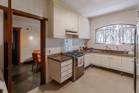 Casa à venda com 450m², 4 quartos e 5 vagas Casa à venda com 450m², 4 quartos e 5 vagasCozinha