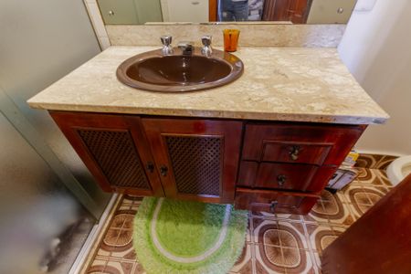 Casa à venda com 450m², 4 quartos e 5 vagas Casa à venda com 450m², 4 quartos e 5 vagasBanheiro Suíte 1