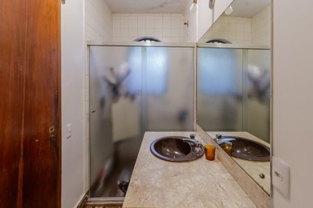 Casa à venda com 450m², 4 quartos e 5 vagas Casa à venda com 450m², 4 quartos e 5 vagasBanheiro Suíte 1