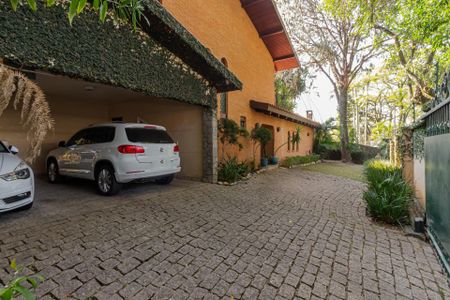 Casa à venda com 450m², 4 quartos e 5 vagas Casa à venda com 450m², 4 quartos e 5 vagasGaragem