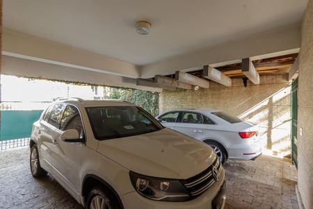 Casa à venda com 450m², 4 quartos e 5 vagas Casa à venda com 450m², 4 quartos e 5 vagasGaragem