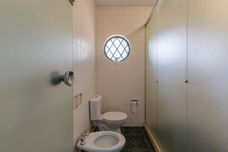 Casa à venda com 450m², 4 quartos e 5 vagas Casa à venda com 450m², 4 quartos e 5 vagasBanheiro Suíte 2