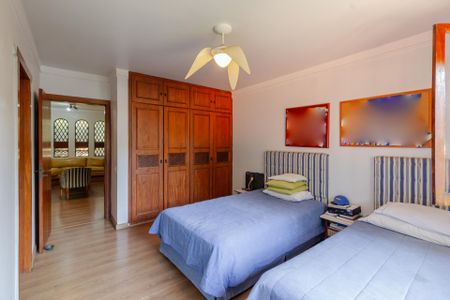 Casa à venda com 450m², 4 quartos e 5 vagas Casa à venda com 450m², 4 quartos e 5 vagasQuarto