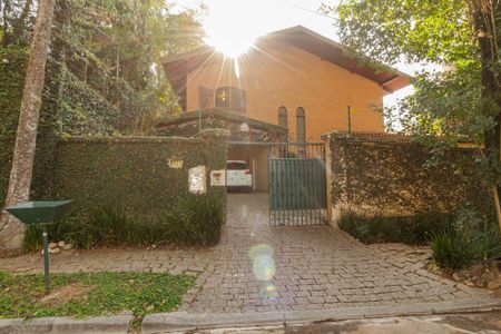 Casa à venda com 450m², 4 quartos e 5 vagas Casa à venda com 450m², 4 quartos e 5 vagasFachada