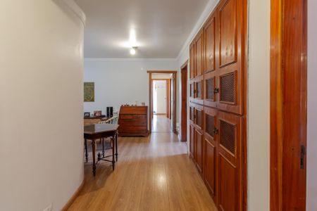 Casa à venda com 450m², 4 quartos e 5 vagas Casa à venda com 450m², 4 quartos e 5 vagasSala de Tv