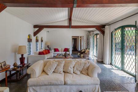 Casa à venda com 450m², 4 quartos e 5 vagas Casa à venda com 450m², 4 quartos e 5 vagasSala de Estar