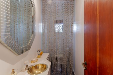 Casa à venda com 450m², 4 quartos e 5 vagas Casa à venda com 450m², 4 quartos e 5 vagasLavabo