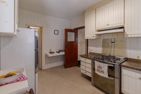 Casa à venda com 450m², 4 quartos e 5 vagas Casa à venda com 450m², 4 quartos e 5 vagasCozinha