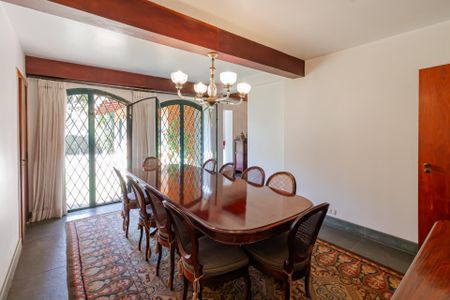 Casa à venda com 450m², 4 quartos e 5 vagas Casa à venda com 450m², 4 quartos e 5 vagasSala de Jantar