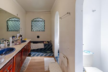 Casa à venda com 450m², 4 quartos e 5 vagas Casa à venda com 450m², 4 quartos e 5 vagasBanheiro Suíte 3