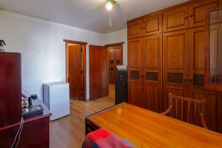 Casa à venda com 450m², 4 quartos e 5 vagas Casa à venda com 450m², 4 quartos e 5 vagasSuíte 1