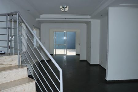 Sala de casa de condomínio para alugar com 3 quartos, 188m² em Parque Rincao, Cotia