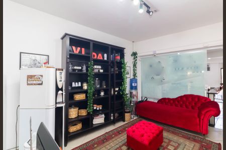 Sala de casa para alugar com 2 quartos, 180m² em Vila Carmosina, São Paulo