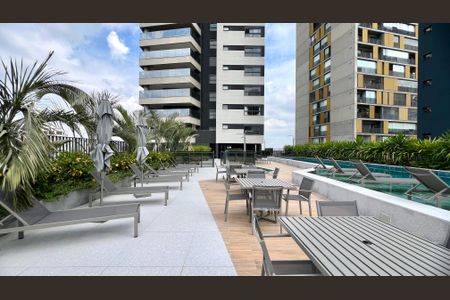 Apartamento à venda com 194m², 4 quartos e 3 vagas Apartamento à venda com 194m², 4 quartos e 3 vagasPiscina