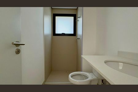 Apartamento à venda com 195m², 4 quartos e 3 vagas Apartamento à venda com 195m², 4 quartos e 3 vagasBanheiro da Suíte 2