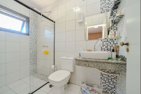 Casa à venda com 243m², 2 quartos e 4 vagas Casa à venda com 243m², 2 quartos e 4 vagasBanheiro da Suíte 1