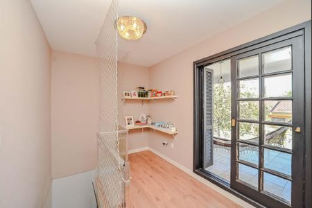 Casa à venda com 243m², 2 quartos e 4 vagas Casa à venda com 243m², 2 quartos e 4 vagasCorredor