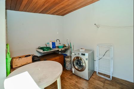 Casa à venda com 243m², 2 quartos e 4 vagas Casa à venda com 243m², 2 quartos e 4 vagasÁrea de Serviço