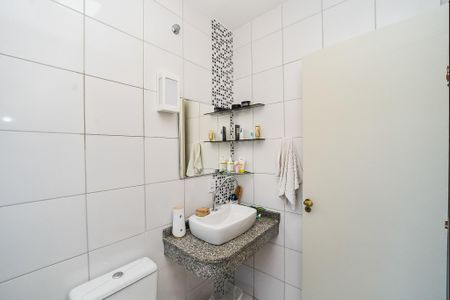 Casa à venda com 243m², 2 quartos e 4 vagas Casa à venda com 243m², 2 quartos e 4 vagasBanheiro da Suíte 1