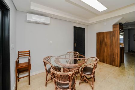 Casa à venda com 243m², 2 quartos e 4 vagas Casa à venda com 243m², 2 quartos e 4 vagasSala de Jantar