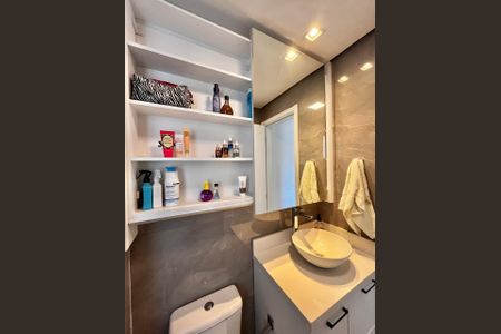 Apartamento à venda com 69m², 2 quartos e 1 vaga Apartamento à venda com 69m², 2 quartos e 1 vagaBanheiro Social