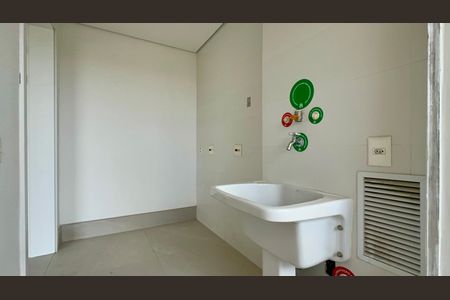 Apartamento à venda com 237m², 3 quartos e 3 vagas Apartamento à venda com 237m², 3 quartos e 3 vagasÁrea de Serviço
