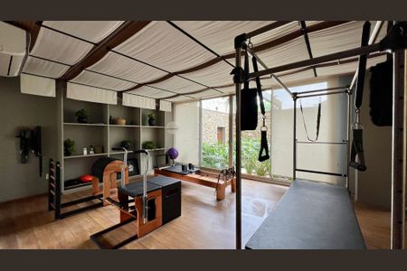 Apartamento à venda com 237m², 3 quartos e 3 vagas Apartamento à venda com 237m², 3 quartos e 3 vagasPilates