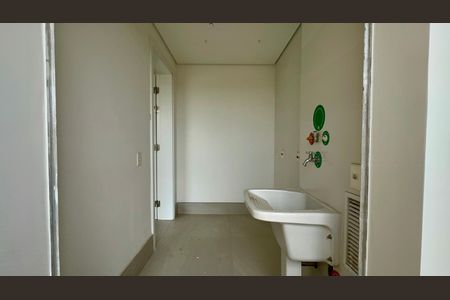 Apartamento à venda com 237m², 3 quartos e 3 vagas Apartamento à venda com 237m², 3 quartos e 3 vagasÁrea de Serviço