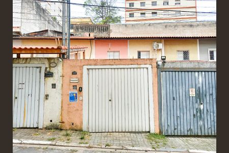 Casa à venda com 75m², 2 quartos e 2 vagas Casa à venda com 75m², 2 quartos e 2 vagasFachada