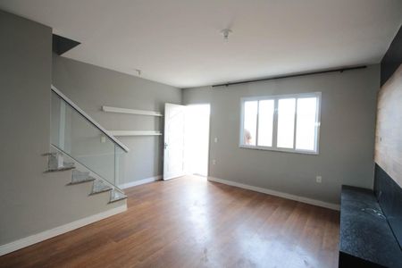 Casa de condomínio à venda com 110m², 3 quartos e 2 vagas Casa de condomínio à venda com 110m², 3 quartos e 2 vagasSala