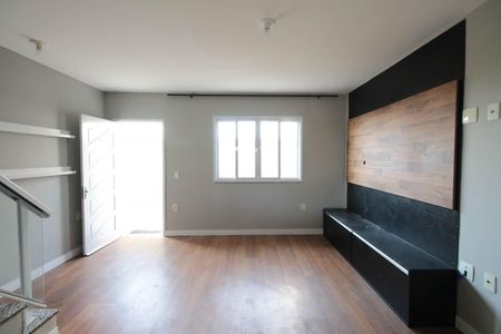 Casa de condomínio à venda com 110m², 3 quartos e 2 vagas Casa de condomínio à venda com 110m², 3 quartos e 2 vagasSala