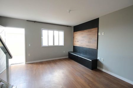 Casa de condomínio à venda com 110m², 3 quartos e 2 vagas Casa de condomínio à venda com 110m², 3 quartos e 2 vagasSala