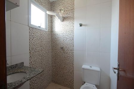 Casa de condomínio à venda com 110m², 3 quartos e 2 vagas Casa de condomínio à venda com 110m², 3 quartos e 2 vagasBanheiro da Suíte 1