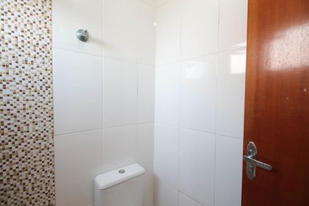 Casa de condomínio à venda com 110m², 3 quartos e 2 vagas Casa de condomínio à venda com 110m², 3 quartos e 2 vagasBanheiro da Suíte 1