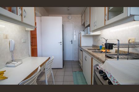 Apartamento à venda com 74m², 2 quartos e 3 vagasCozinha