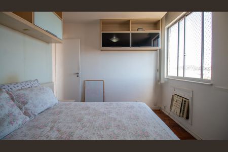 Apartamento à venda com 74m², 2 quartos e 3 vagasQuarto 2