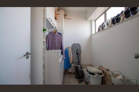 Apartamento à venda com 74m², 2 quartos e 3 vagasQuarto de Serviço