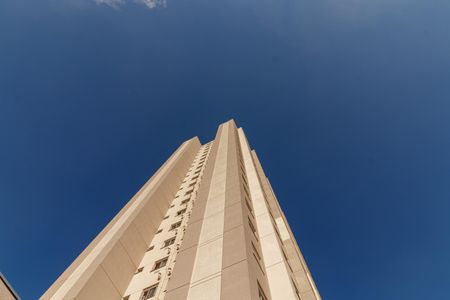 Apartamento à venda com 44m², 2 quartos e 1 vaga Apartamento à venda com 44m², 2 quartos e 1 vagaFachada