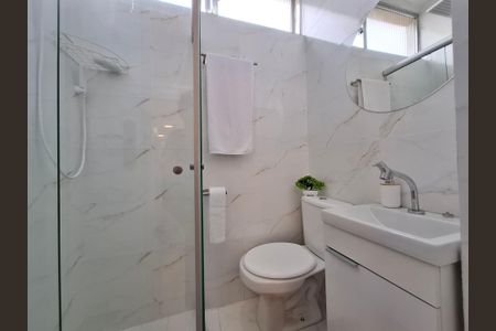 Banheiro  de apartamento à venda com 1 quarto, 17m² em Glória, Rio de Janeiro