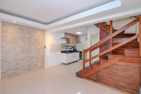 Sala de casa de condomínio para alugar com 2 quartos, 103m² em Humaitá, Porto Alegre