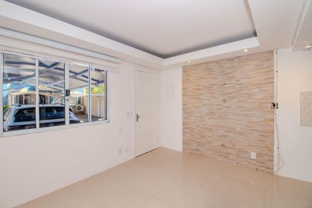 Sala de casa de condomínio para alugar com 2 quartos, 103m² em Humaitá, Porto Alegre